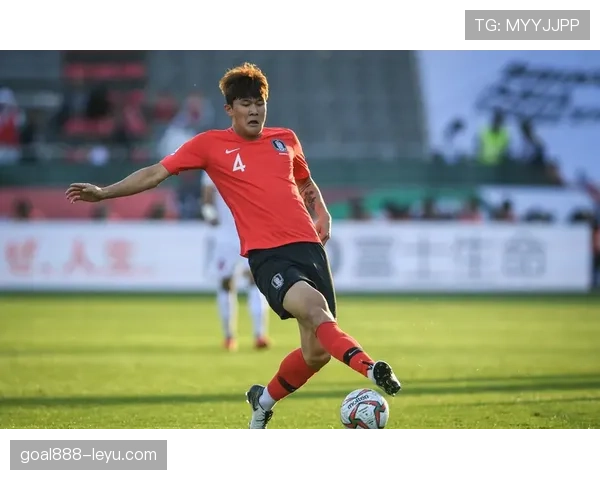 金玟哉头球建功，助球队稳步提升竞争力