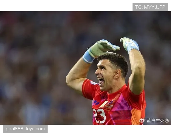 马丁内斯稳守国门，阿根廷防线崛起引关注