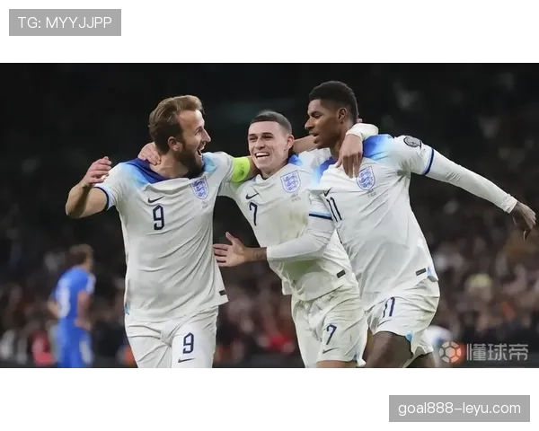 福登与萨卡:边路爆点和中路创造核心的差异解析 福登与萨卡:边路爆点和中路创造核心的差异解析